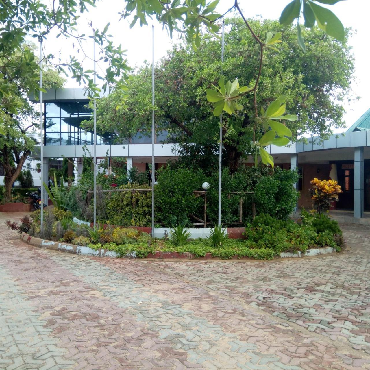 Royal Village Hotel Dodoma Exterior foto